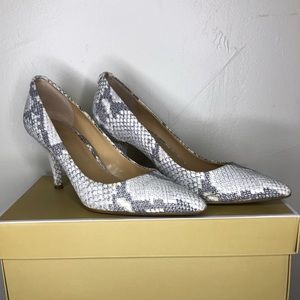 Michael kors pumps